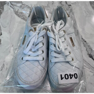 Guess Women's White shoes size 7 (0401)